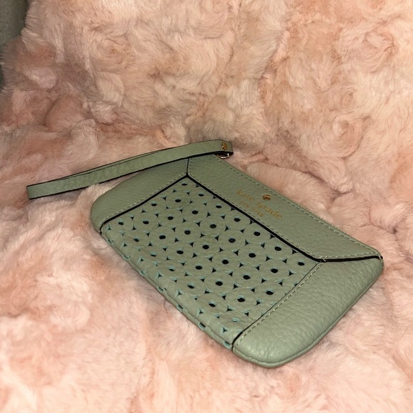 Kate Spade Mercer Isle Bee Perforated Mint Green Leather Wristlet Coin Purse - Picture 3 of 8